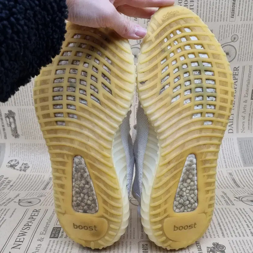 Adidas Yeezy Boost 350 Men’s Sneakers, Size 275 thumbnail 3