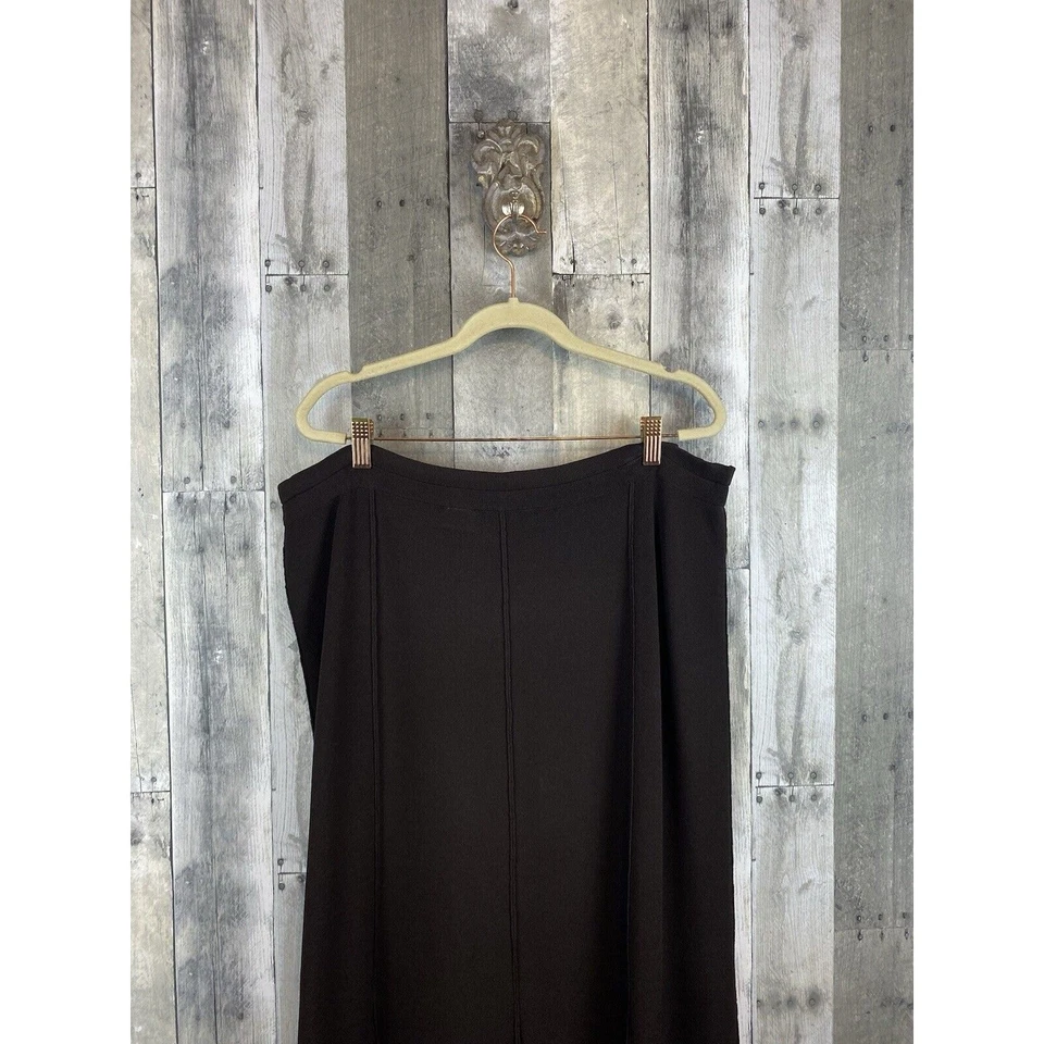 Maxi falda acanalada tejida con hilo italiano Eileen Fisher en marrón talla grande. Foto 4 de 4