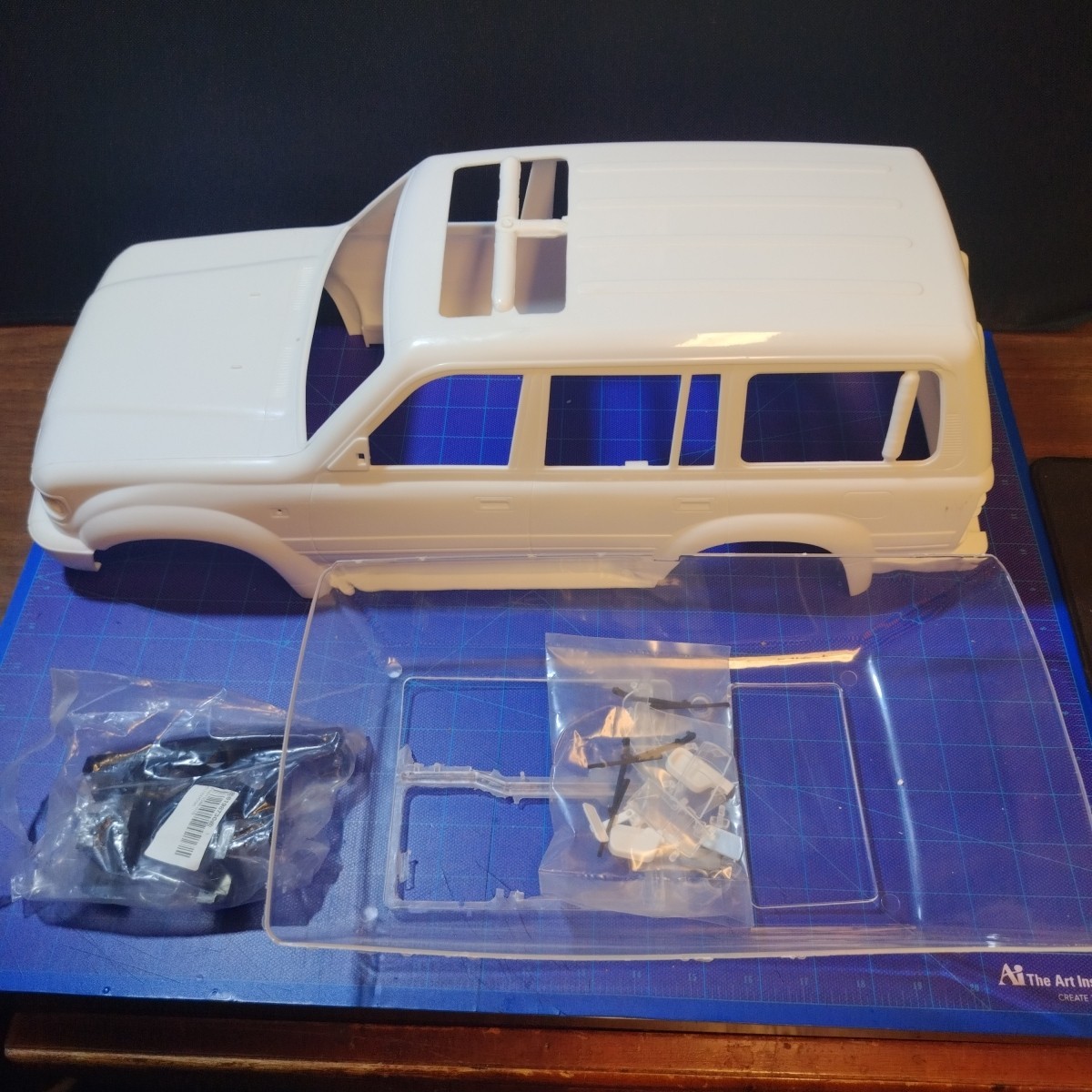 RC 1/10 Toyota LC80 Land Cruiser LX450 Hard Body 313mm W