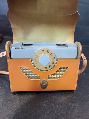 Radio tubo AM Emerson modelo #704 gris y dorado - Imagen 2 de 17