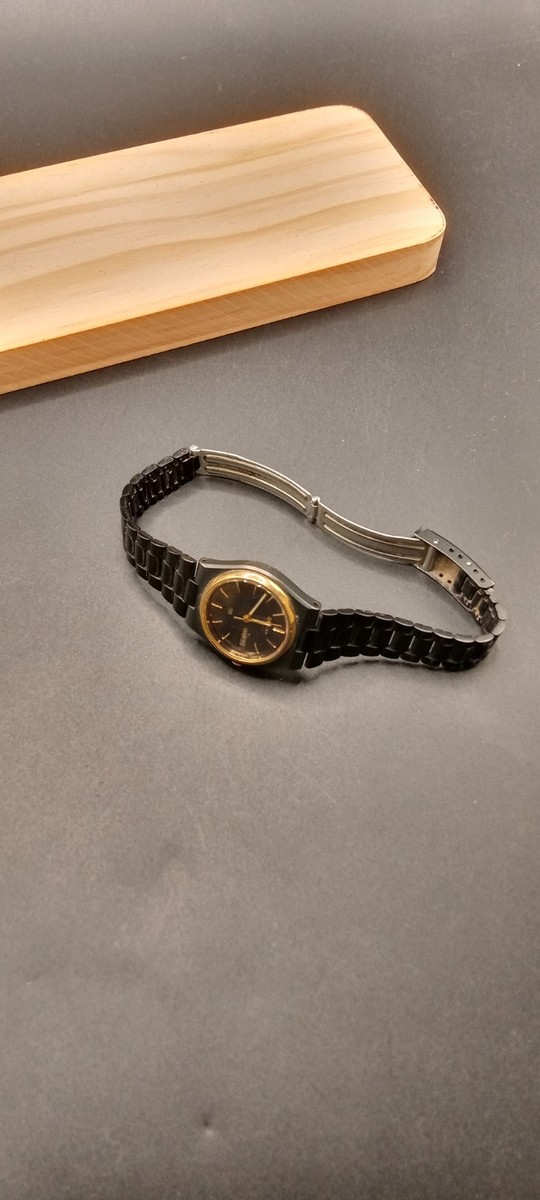 Vintage Womens Seiko SQ Sports Watch Black Gold 2A23-0159 | eBay display picture 2