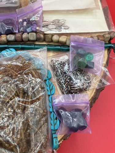 Mixed Lot Of Beads & Jewelry Making Supplies / Findings Huge Assortment - Picture 7 of 16