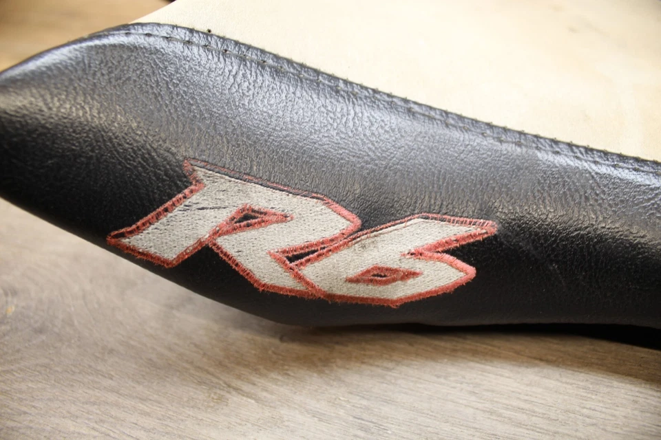 Yamaha YZF R6 2006 2007 asiento etiquetado negro/blanco Foto 4 de 4