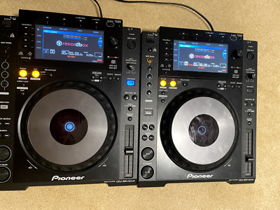 Pair of Pioneer CDJ-900 Nexus Professional Multi-Player Turntable - Black