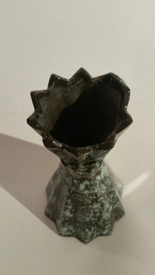 Florero hecho a medida marrón moca y verde menta. Foto 4 de 4