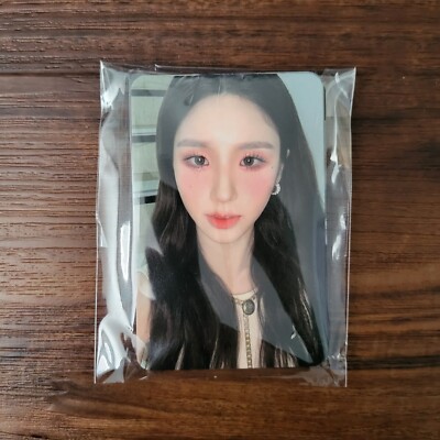 LOONA LOONATHEWORLD TOUR VIP SET w/ signed ViVi Lanyard Card | eBay