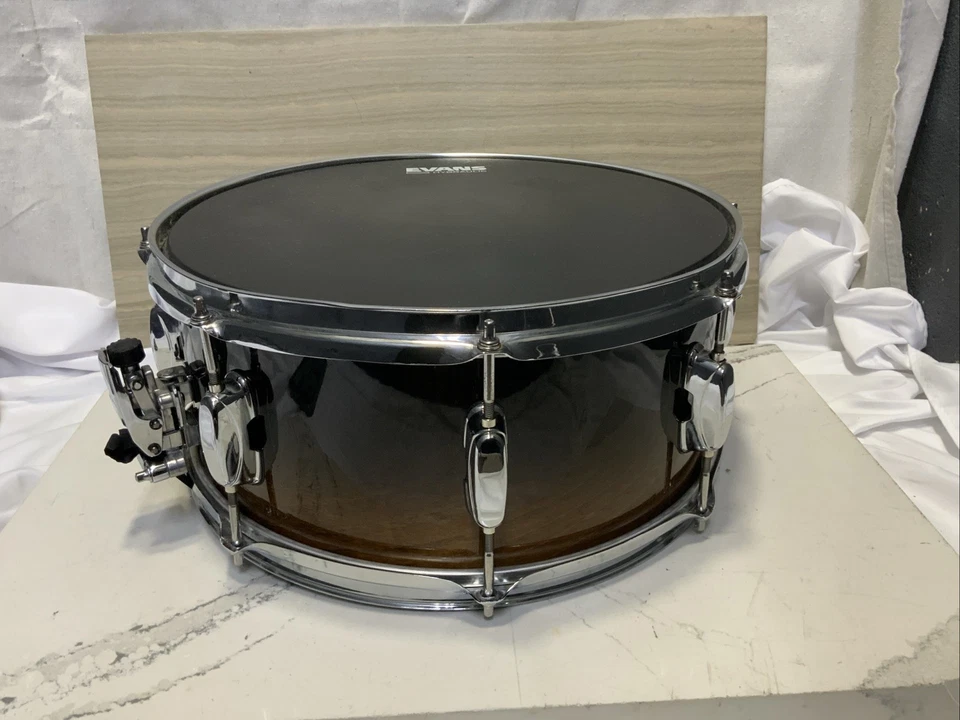 Tambor de madera de 8 tacos Tama Superstar de arce 6,5" x 14" Foto 3 de 4