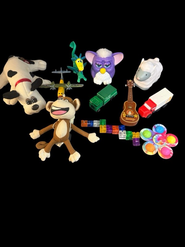 BIG LOT BOTTOM OF TOY BOX CLEAN OUT Miscellaneous Toys