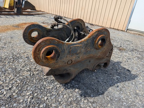 JRB Hydraulic Excavator Coupler; 80 mm Pins; Fits: Komatsu PC200/210/220/290