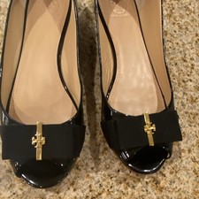 Tory Burch Black Patent Leather Peep Toe Bow Logo Women s Flats 8M