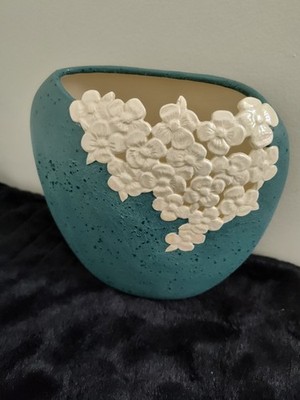 VTG Hand painted aqua blue with white flowers vase