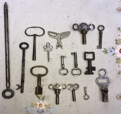 15) antique & interesting KEYS junk lot old English~Europe  Steampunk art ideas!