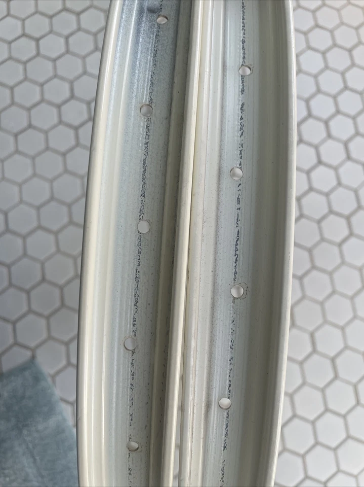 NOS Vintage 24" Aro Schwinn S-7 • 36º • Branco com Listra Preta. US$ 50 cada.  (NJ) - Imagem 3 de 3