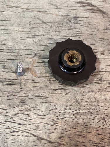 Armstrong 523 Stove - Valve Wheel Knob and Screw - Crack and Discoloration - Picture 7 of 13