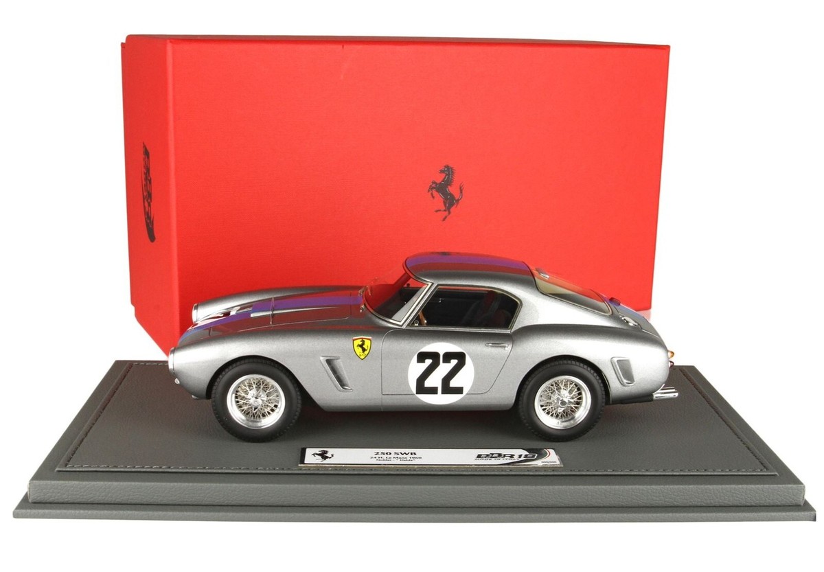 FERRARI 250 SWB #22 24H LE MANS 1963 & DISPLAY CASE 1/18 MODEL BY