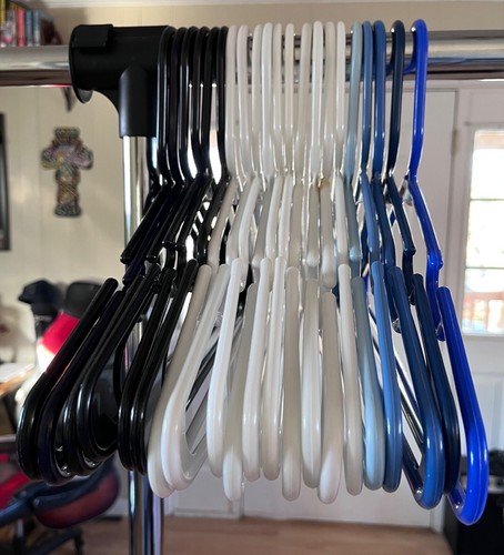 Menge 21 Kunststoff Kleiderbügel Mehrfarbig Kleidung Organisation Aufbewahrung Schrank