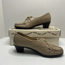 Vintage SAS Biege Lace 2" Walking Heels shoe Size 6.5 M Lace Up Breeze Brown