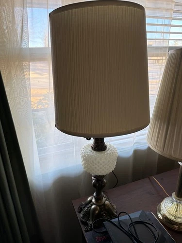 “Vintage Mid-Century Milk Glass Hobnail Table Lamp with Original Shade – Ornate