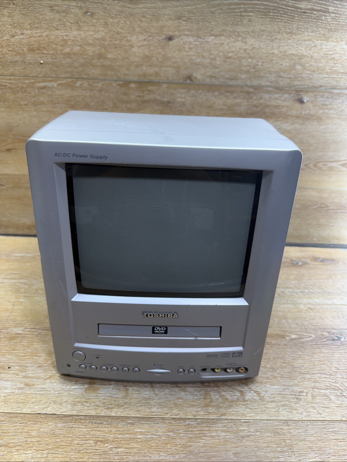 Toshiba 9" CRT DVD Player Combo MD9DM1R 9" Retro Gaming TV -