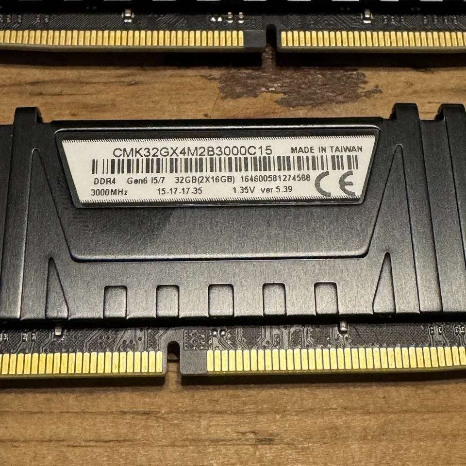 Corsair VENGEANCE® LPX 32GB (2 x 16GB) DDR4 DRAM 3000MHz C15 Memory Kit - Black - Image 2 of 2