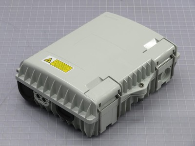 COMMSCOPE CZ8162-000 OWB FIBER OPTIC WALL MOUNT FIBER BOX, 4 SC/APC ADAPTERS, FU