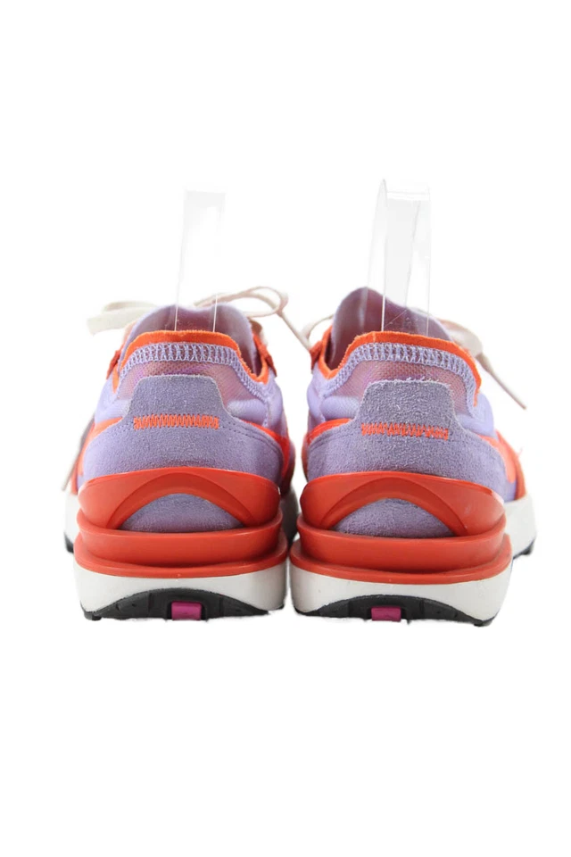 Tenis deportivos Nike para mujer de malla transparente con detalle de panel de gamuza púrpura talla 8 Foto 3 de 4