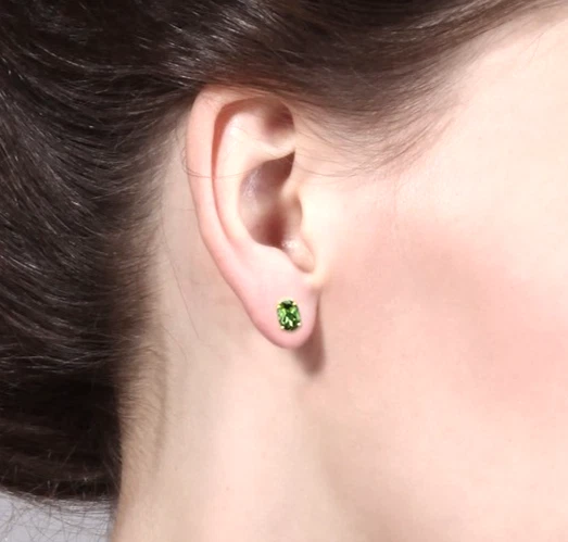 Delicados aretes de turmalina verde ovalados de plata enchapados en oro amarillo 925 de 1,44 quilates Foto 2 de 4