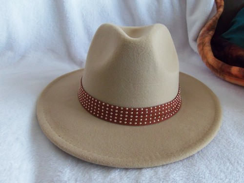 NEW - Time and Tru Beige With Studded Band Rancher Cowboy Hat - Picture 2 of 5
