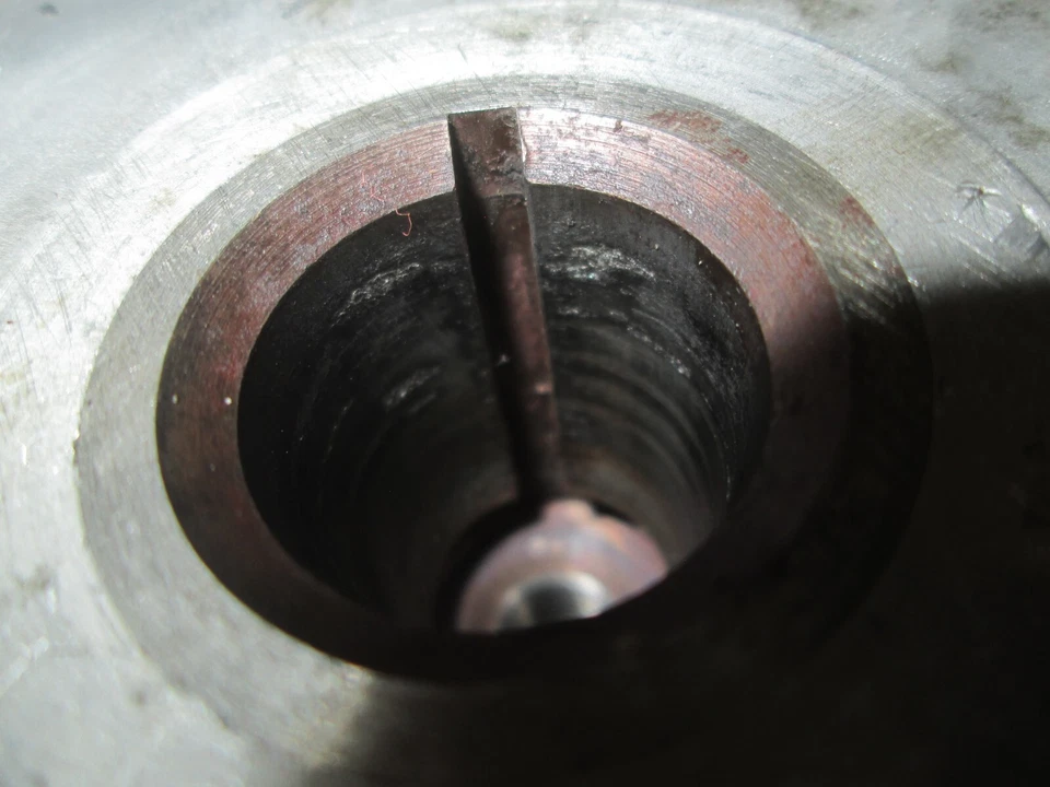 Kawasaki 1973 H1-D 500 triple generador rotor 21007-024, nota pin roto. Foto 4 de 4