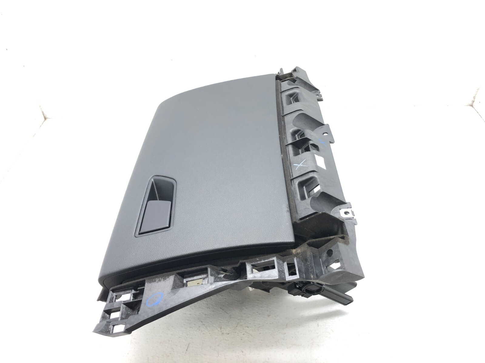 2017-2020 MASERATI LEVANTE RIGHT PASS FRONT GLOVE BOX STORAGE COMPARTMENT OEM