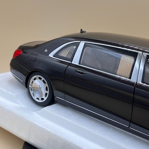 AUTOart 1/18 Mercedes-Maybach S 600 Pullman Dark Red Metallic S600 S-Class 76299 - Picture 8 of 17