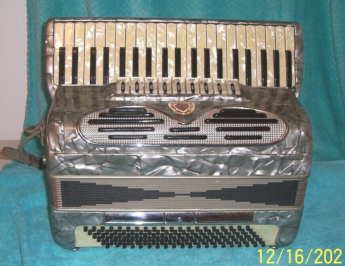 Foto 1 di 12