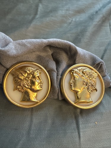 Vintage Diva Caesar clip on earrings