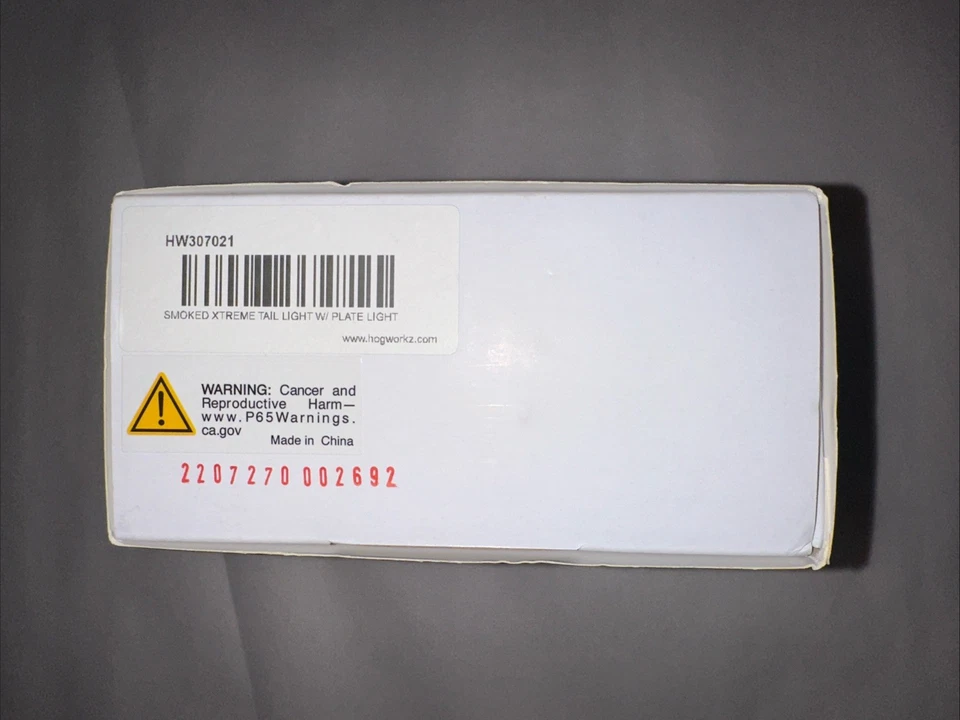 Lanterna traseira de LED HogWorkz Smoked Xtreme com luz de placa - HW307021 - Imagem 3 de 3