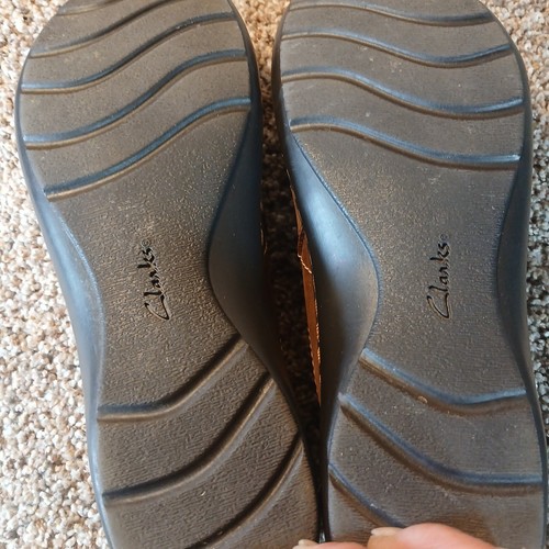 Scarpe Clarks da donna Cora Edge slip-on in pelle marrone taglia US 6,5 - Foto 14 di 17