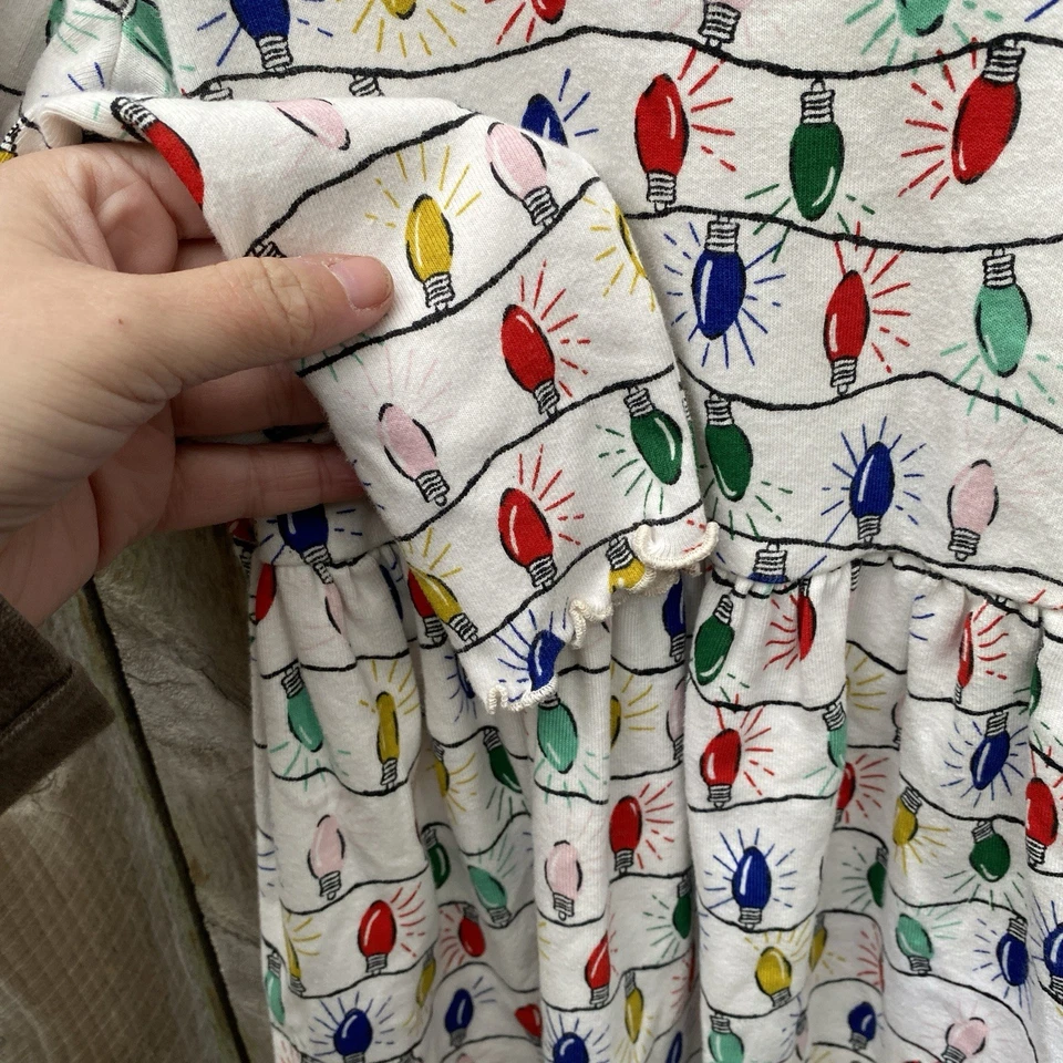 Vestido acanalado estampado navideño Hanna Andersson luces navideñas festivas 130 EE. UU. 8 Foto 3 de 4