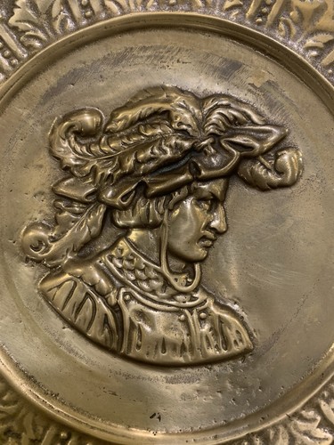 Vintage or Antique 8” French Ormolu Renaissance Solid Brass Metal wall plate - Picture 3 of 6