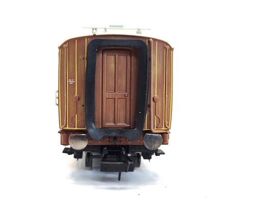 Hornby R4173B Gresley 61ft 6in Buffet Car Coach 24080 in LNER Teak Livery - Picture 4 of 5