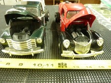 lot of (2) TEXACO oil tankers: Green Chevrolet(1953) and Red Ford (1940)