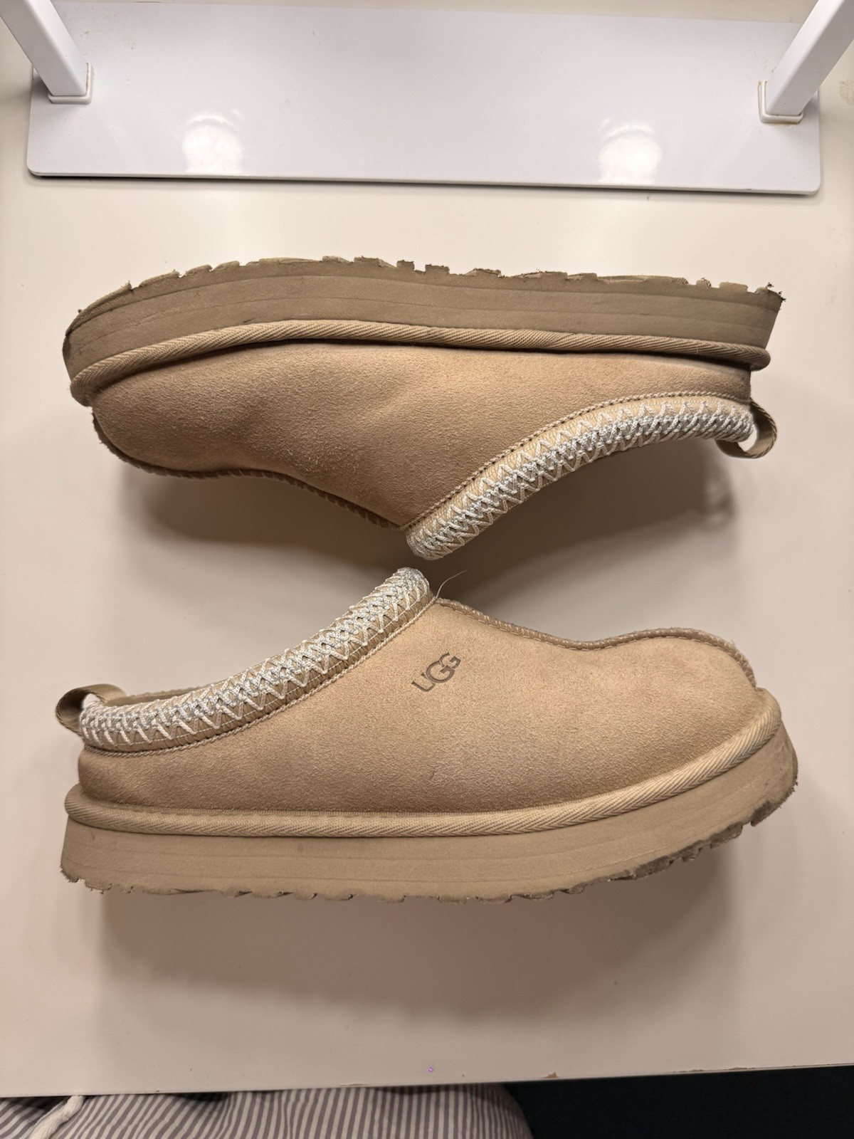 UGG - image 2