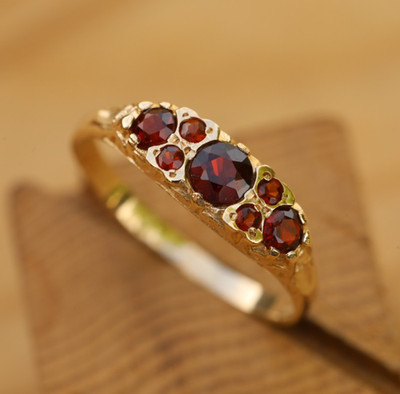 Granat Ring 9 kt massiv Gelbgold Größe Q Vintage gereinigt & poliert