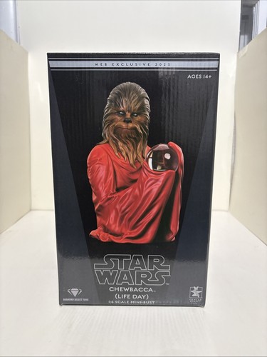 Gentle Giant Star Wars Chewbacca & Porg Wreath Life Day Mini Bust 2023 Holiday - Picture 1 of 3