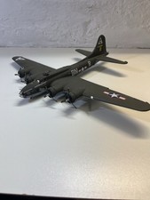 Boeing B-17F Flying Fortress „Memphis Belle“ – Fertigmodell –  1:72 – WWII