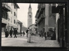 Fotografia Cortina d'Ampezzo, veduta della strada con hotel e campanile 