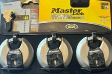 Master Lock M40XTRI Magnum 2-3/4 in. Wide Stainless Steel Discus Keyed Padlock w