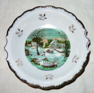 BEAUTIFUL ENESCO PORCELAIN CURRIER IVES DISH BOWL HOMESTEAD IN WINTER FARMHOUSE