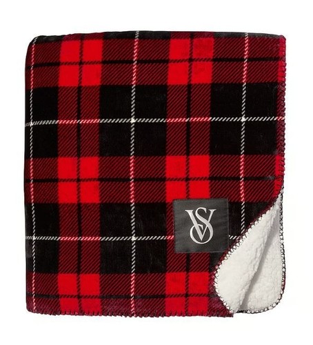 Victoria's Secret TARTAN BLACK RED PLAID Cozy Blanket & Tote Bag 2 Piece Set NWT - Picture 3 of 5