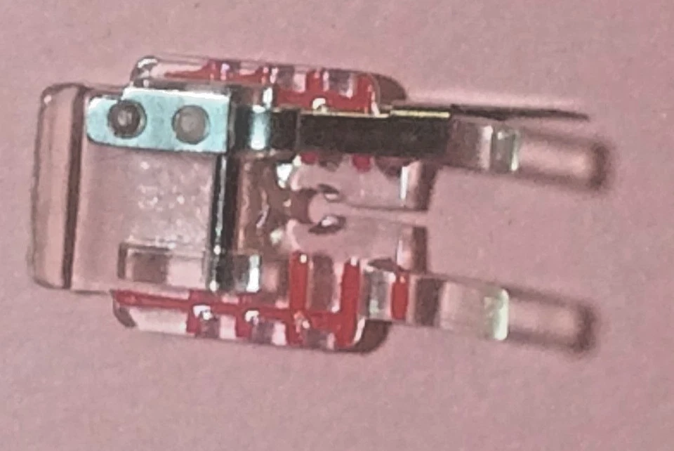 Pie de piezas transparente de 1/4 de pulgada con guía Fit máquina de coser Viking Husqvarna 4129274-45 Foto 2 de 4