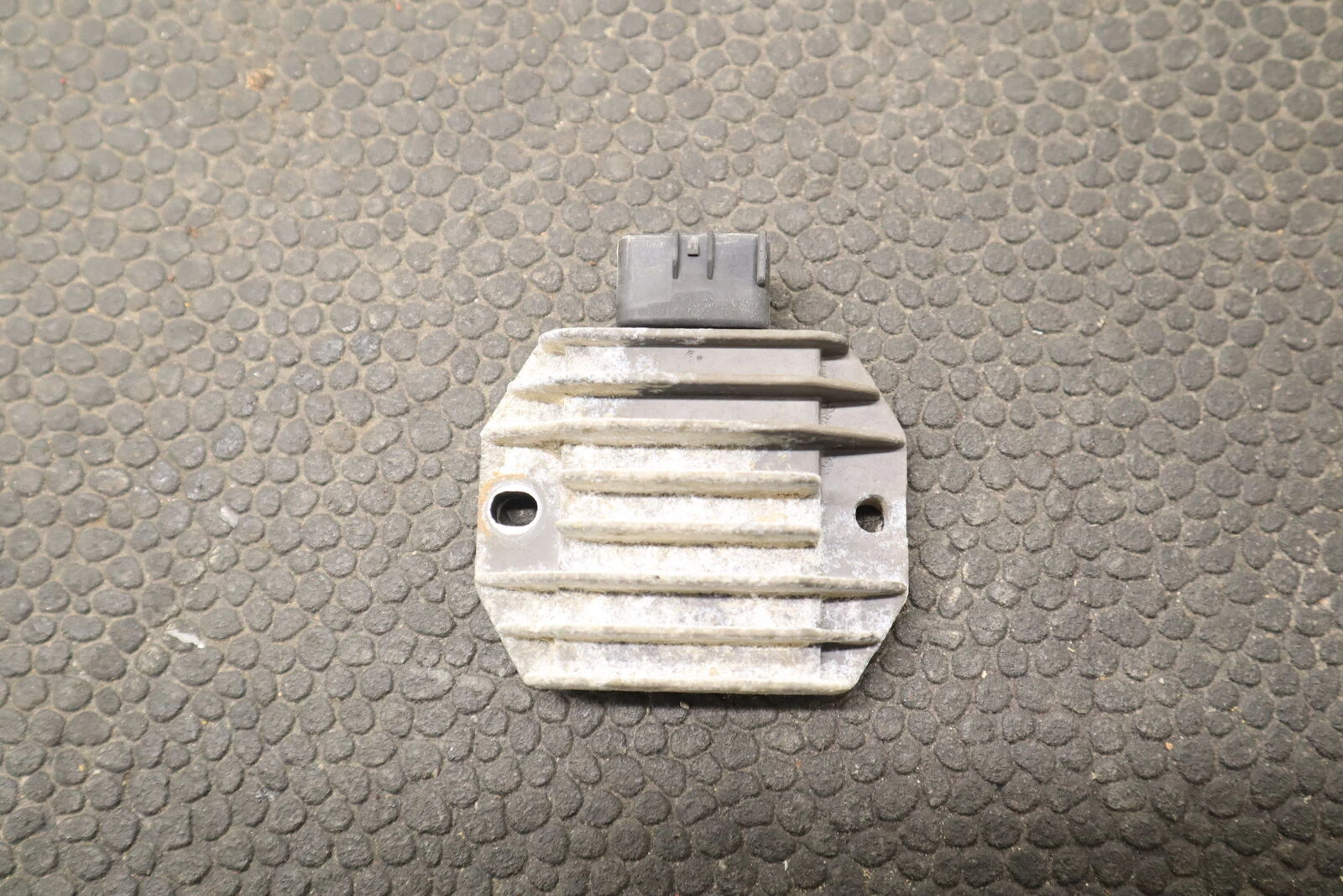 1999 Yamaha Grizzly 600 YFM600FWA 4x4 OEM RECTIFIER VOLTAGE REGULATOR