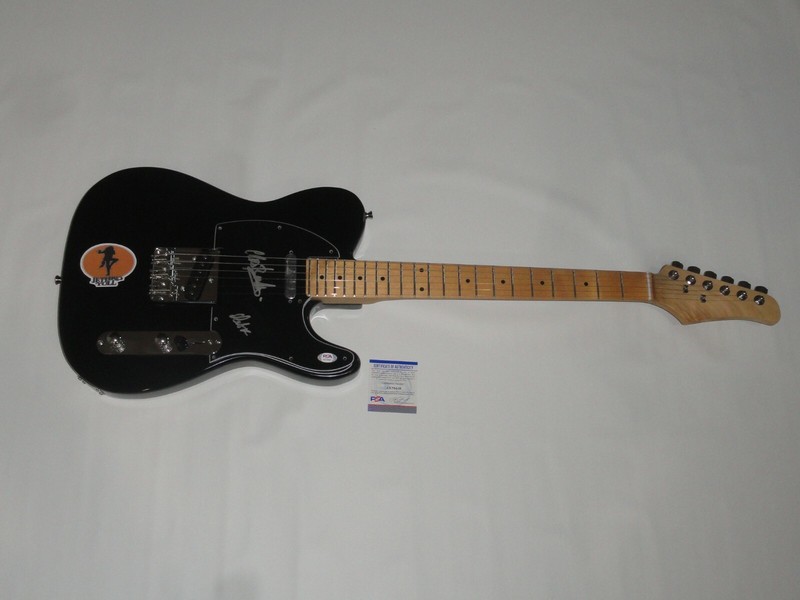 JETHRO TULL SIGNED BLACK ELECTRIC GUITAR MARTIN BARRE CLIVE BUNKER PSA COA